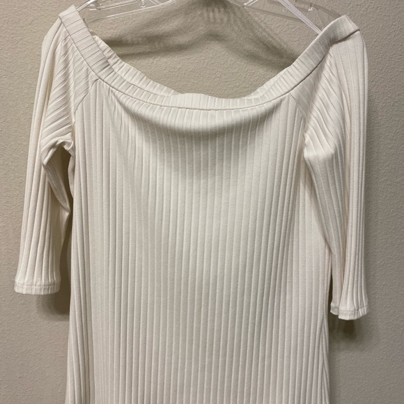 EUC Ann Taylor off the shoulder, ribbed 3/4 sleeve sweater, size large - Picture 2 of 4